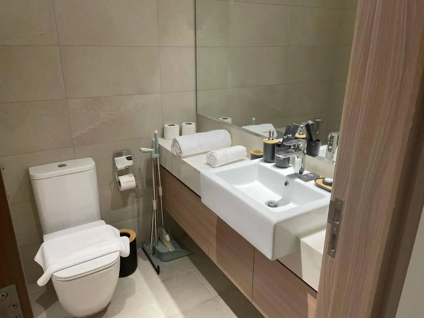 Pleasant New One Bedroom Apartment Azizi Riviera Dubái Emiratos Árabes Unidos